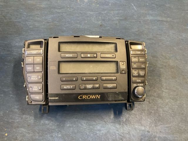 Toyota Crown GRS180 Stereo