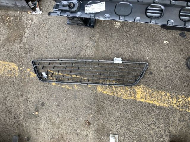 Nissan Bluebird Sylphy B17 2012-2016 Grille Lower