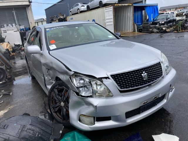 Toyota Crown GRS180