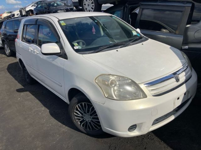 Toyota Raum NCZ20 2003-2011
