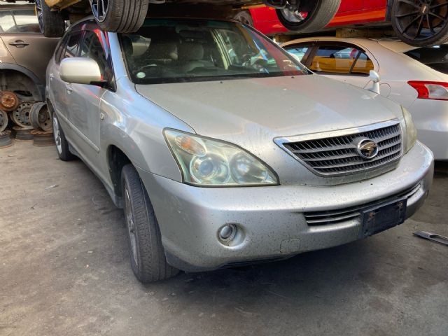 Toyota Harrier MHU38W