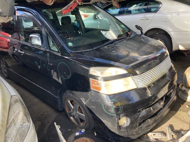 Toyota Voxy AZR60 2002-2007